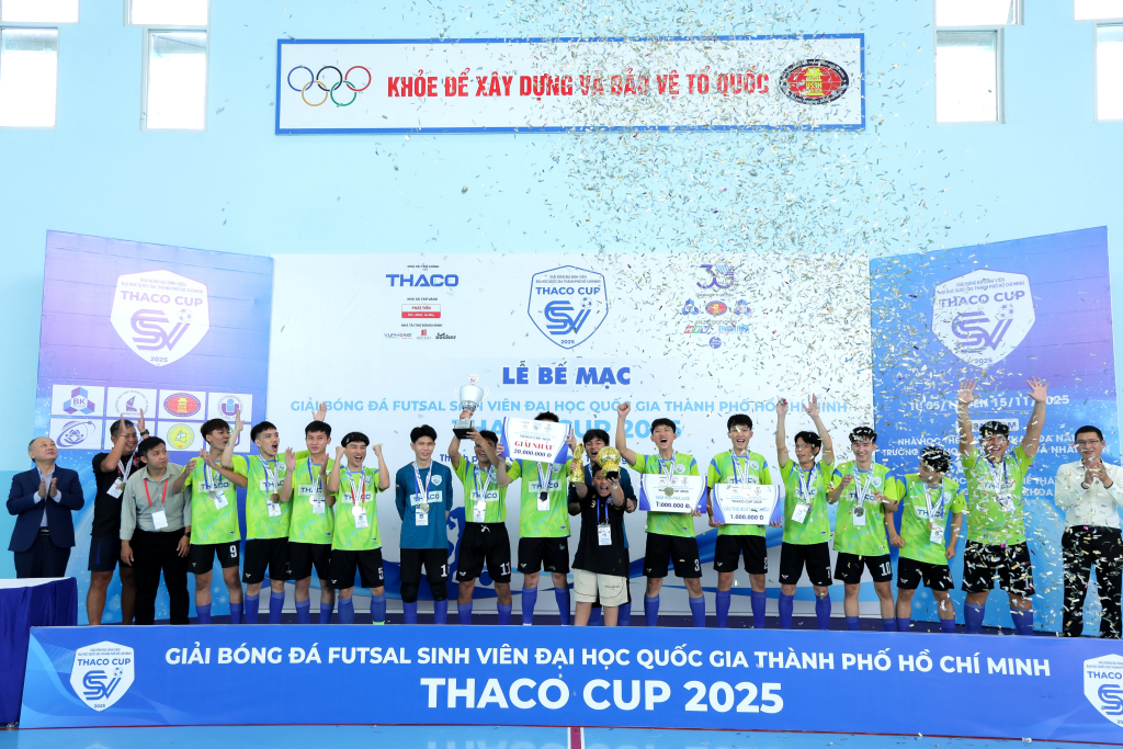 Trường Đại học Công nghệ Thông tin đăng quang vô địch tại nội dung futsal nam - Ảnh: LÝ NGUYÊN