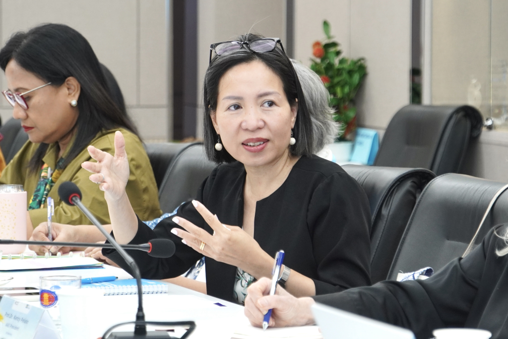 Bà Lê Thanh Forsberg nhấn mạnh vai trò Nhà trường trong khuôn khổ Dự án CHSS - Ảnh: KHÁNH MY