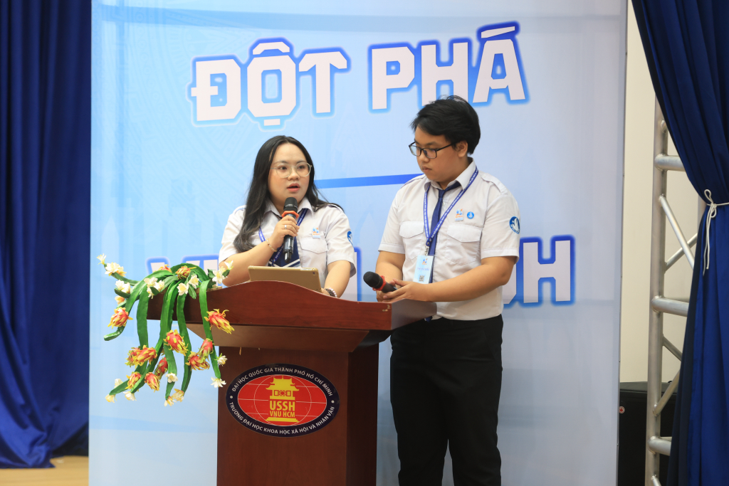Đồng chí Trần Ngọc Cát Tường nhấn mạnh việc ứng dụng chuyển đổi số không chỉ là một hướng đi mới, mà còn là minh chứng cho tinh thần đổi mới sáng tạo của sinh viên - Ảnh: NGỌA KỲ