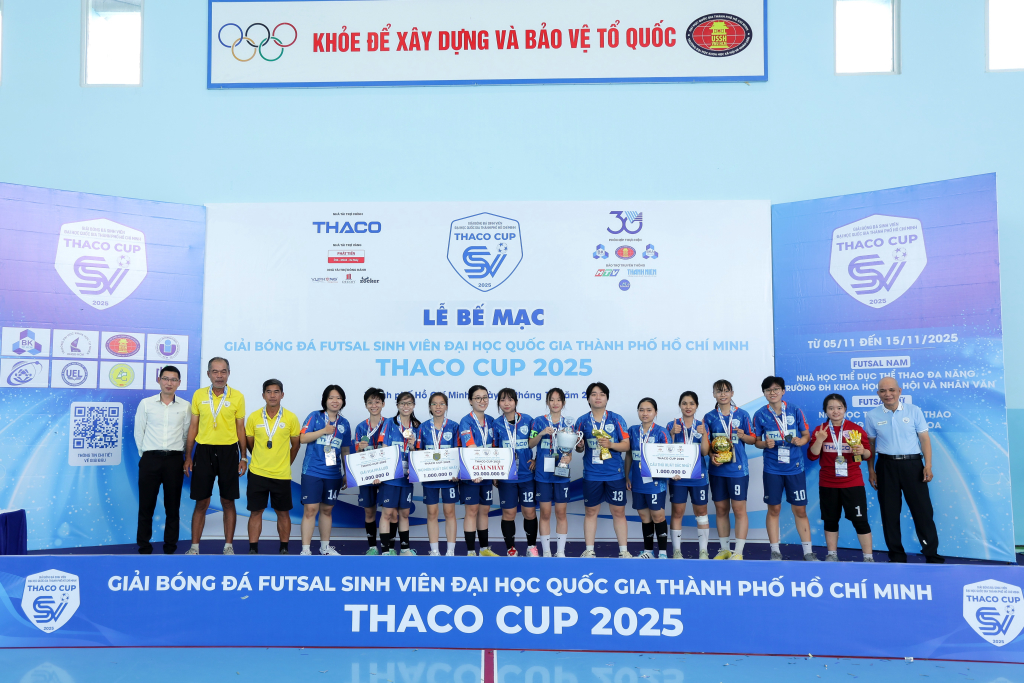 Trường Đại học Bách Khoa giành chức vô địch nội dung futsal nữ - Ảnh: Lý Nguyên