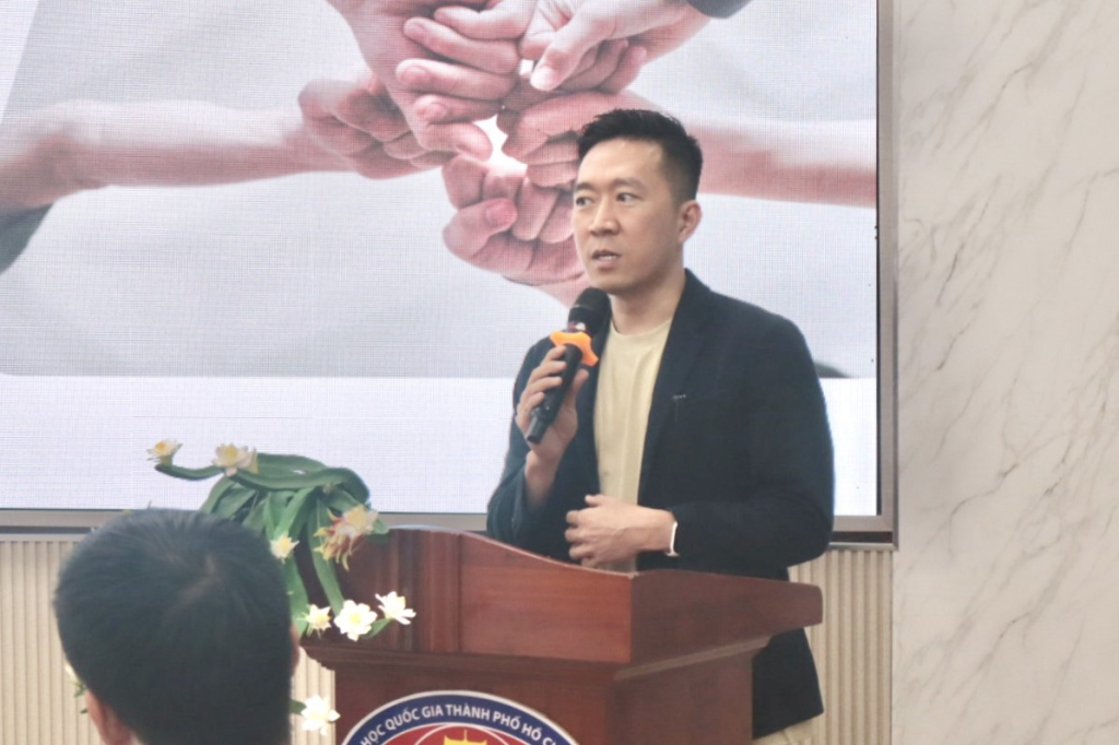 Đạo diễn Hoàng Nam cho biết, mỗi chương trình hỗ trợ sinh viên là cơ hội để vận động, khích lệ và tiếp thêm động lực cho thế hệ trẻ - Ảnh: NHẬT HẠ