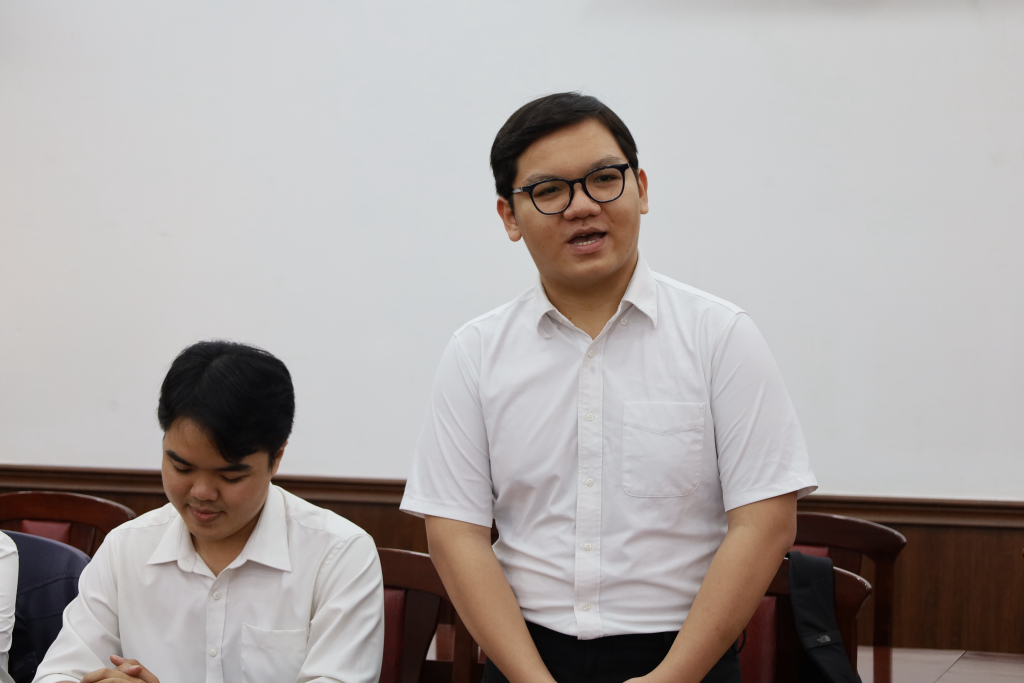 Sinh viên Nguyễn Thái Minh Trí phát biểu
