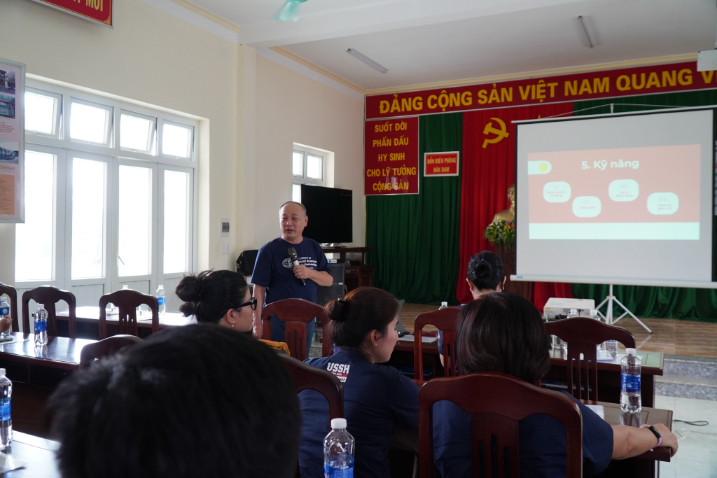 TS. Phan Thanh Định chia sẻ tại buổi tập huấn 