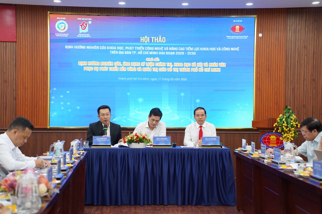 Ban điều hành phiên thảo luận mở giải đáp những thắc mắc và tiếp thu các ý kiến từ các nhà khoa học, chuyên gia - Ảnh: HẠNH NGUYÊN