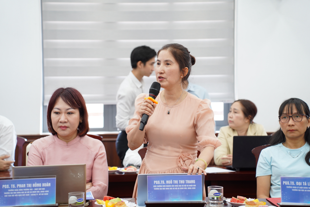 PGS.TS Ngô Thị Thu Trang đề xuất việc nhận diện ưu thế, thương hiệu của TP.HCM nhằm xây dựng những hướng nghiên cứu cụ thể - Ảnh: Ý NGUYỄN