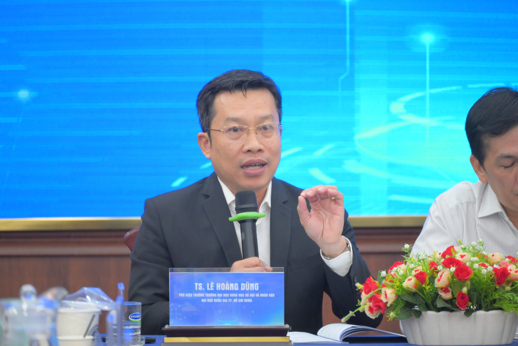 TS. Lê Hoàng Dũng khuyến khích các nhà khoa học và giảng viên tích cực chia sẻ ý kiến, tham gia vào quá trình xây dựng cơ chế chính sách đặc thù để hỗ trợ ngược lại cho các chương trình phát triển kinh tế - xã hội - Ảnh: Ý NGUYỄN